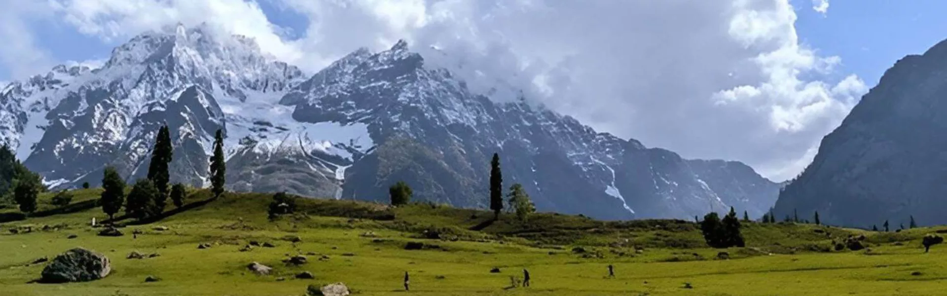 Romantic Bliss in Kashmir: Enchanting Honeymoon Retreat